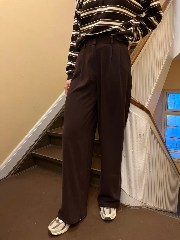 Merel Pants, Mørkebrun